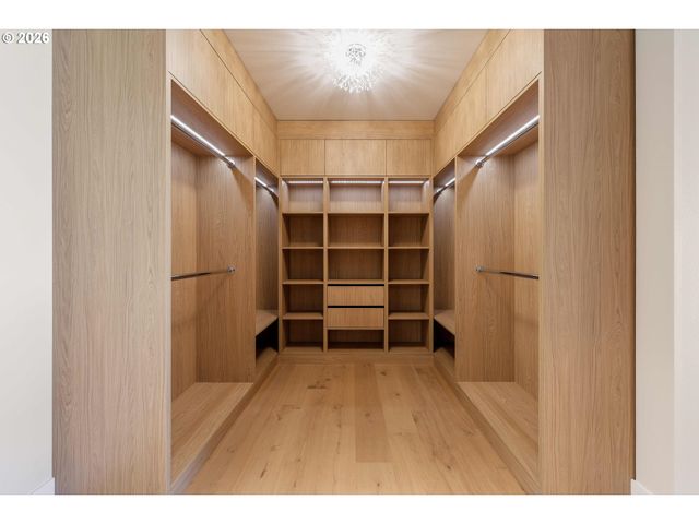 6096 CARMAN Dr, Lake Oswego, OR 97035