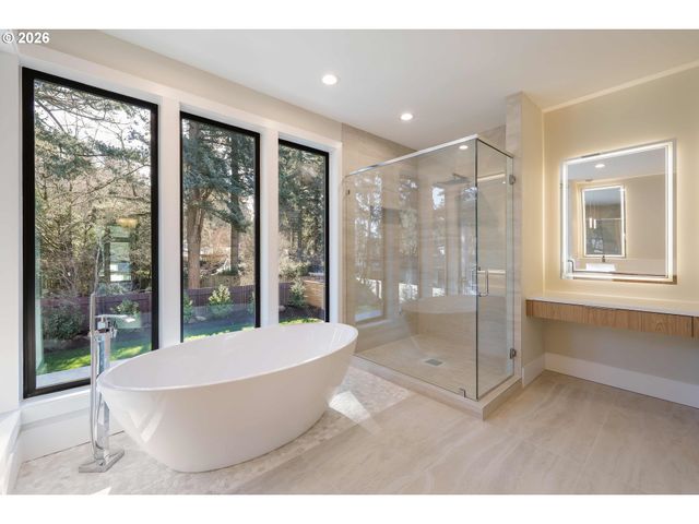 6096 CARMAN Dr, Lake Oswego, OR 97035