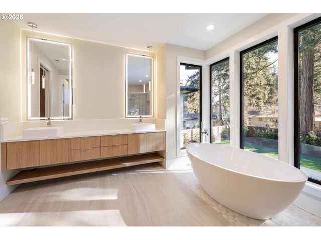 6096 CARMAN Dr, Lake Oswego, OR 97035