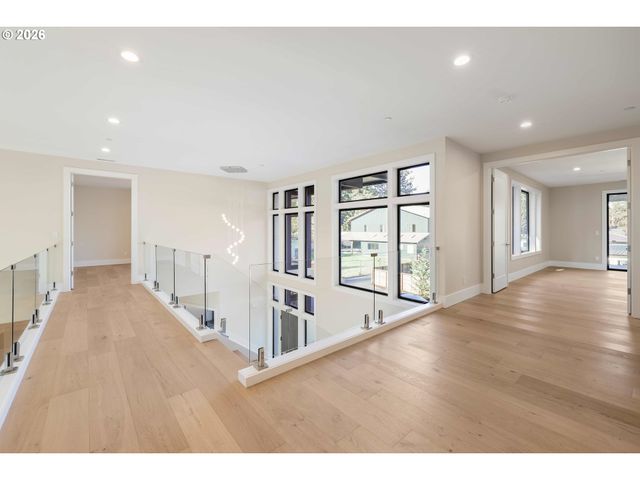 6096 CARMAN Dr, Lake Oswego, OR 97035