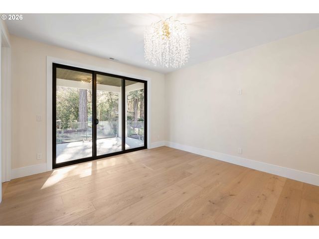 6096 CARMAN Dr, Lake Oswego, OR 97035