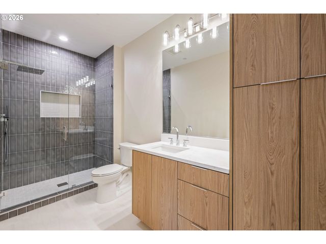 6096 CARMAN Dr, Lake Oswego, OR 97035