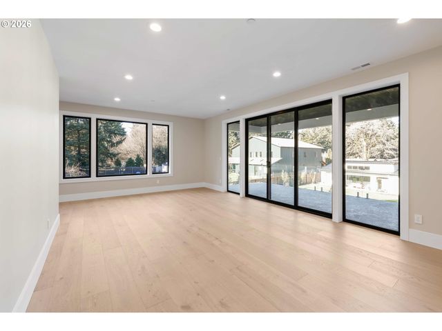 6096 CARMAN Dr, Lake Oswego, OR 97035