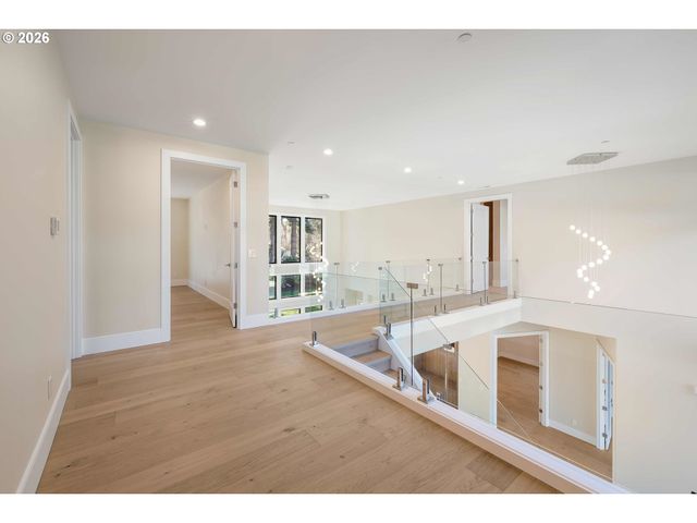 6096 CARMAN Dr, Lake Oswego, OR 97035