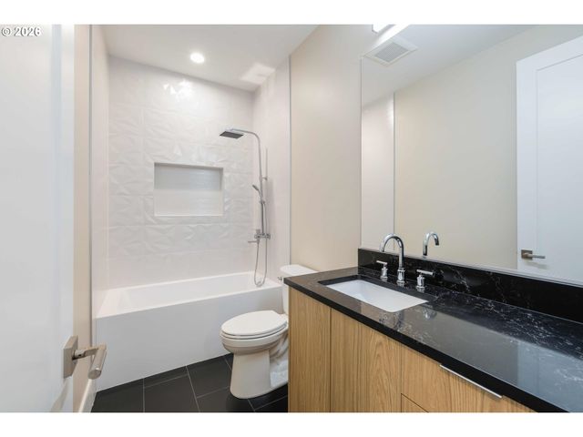 6096 CARMAN Dr, Lake Oswego, OR 97035