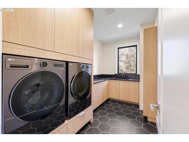 6096 CARMAN Dr, Lake Oswego, OR 97035