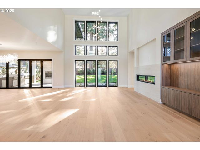 6096 CARMAN Dr, Lake Oswego, OR 97035