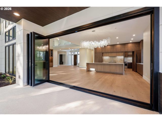 6096 CARMAN Dr, Lake Oswego, OR 97035