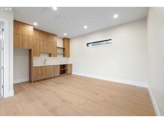 6096 CARMAN Dr, Lake Oswego, OR 97035