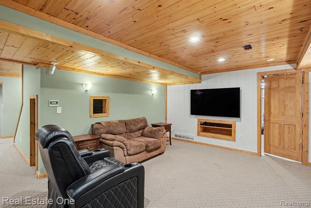 7926 Forest Creek Court, Whitmore Lake, MI 48189