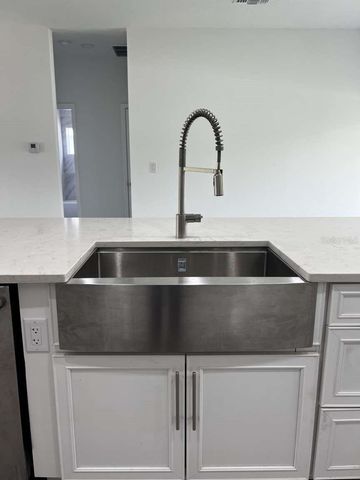 32835 FOREST AVENUE, Leesburg, FL 34788