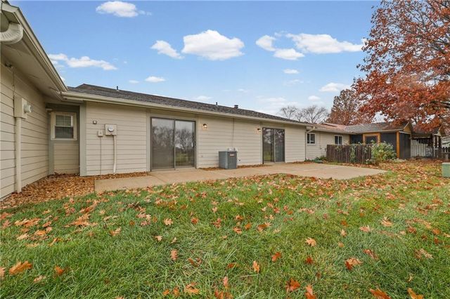 1704 W Long Boulevard, Raymore, MO 64083