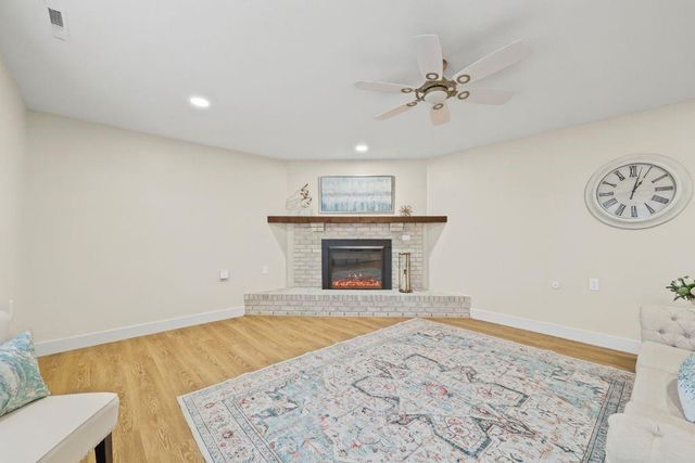 1704 W Long Boulevard, Raymore, MO 64083