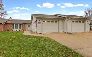 1704 W Long Boulevard, Raymore, MO 64083