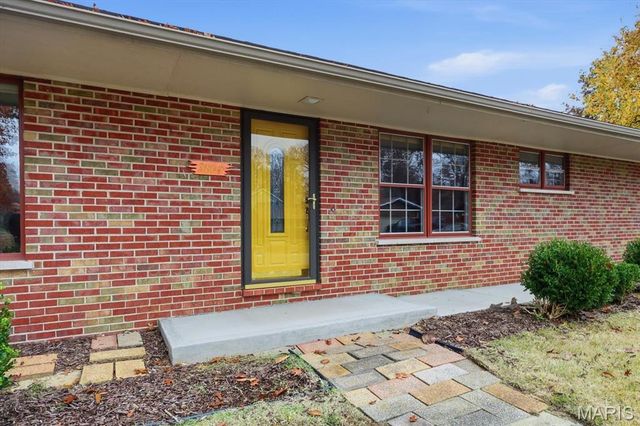 3804 Tanbark Drive, Swansea, IL 62226