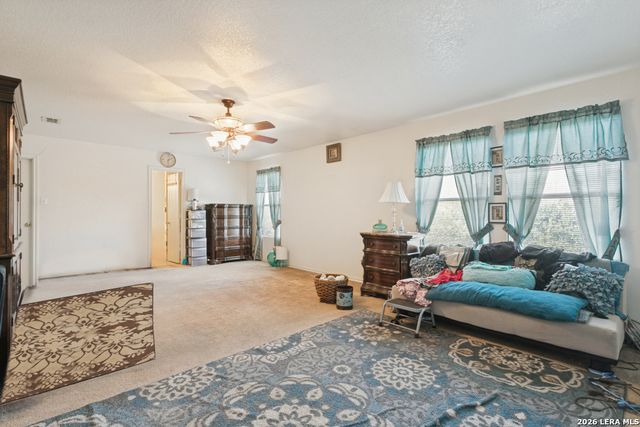 10035 POWDERHOUSE DR, San Antonio, TX 78239