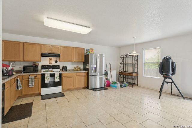 10035 POWDERHOUSE DR, San Antonio, TX 78239