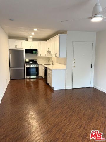 4506 Saugus Avenue 10, Sherman Oaks, CA 91403