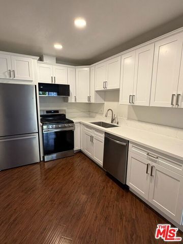 4506 Saugus Avenue 10, Sherman Oaks, CA 91403
