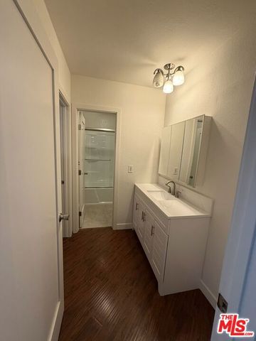 4506 Saugus Avenue 10, Sherman Oaks, CA 91403