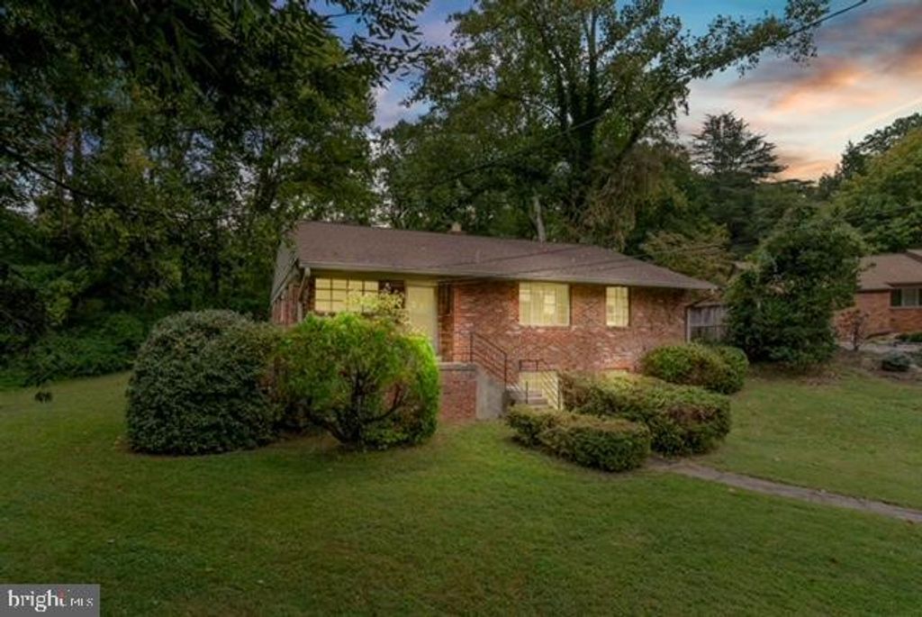 6825 LAVEROCK CT, Bethesda, MD 20817