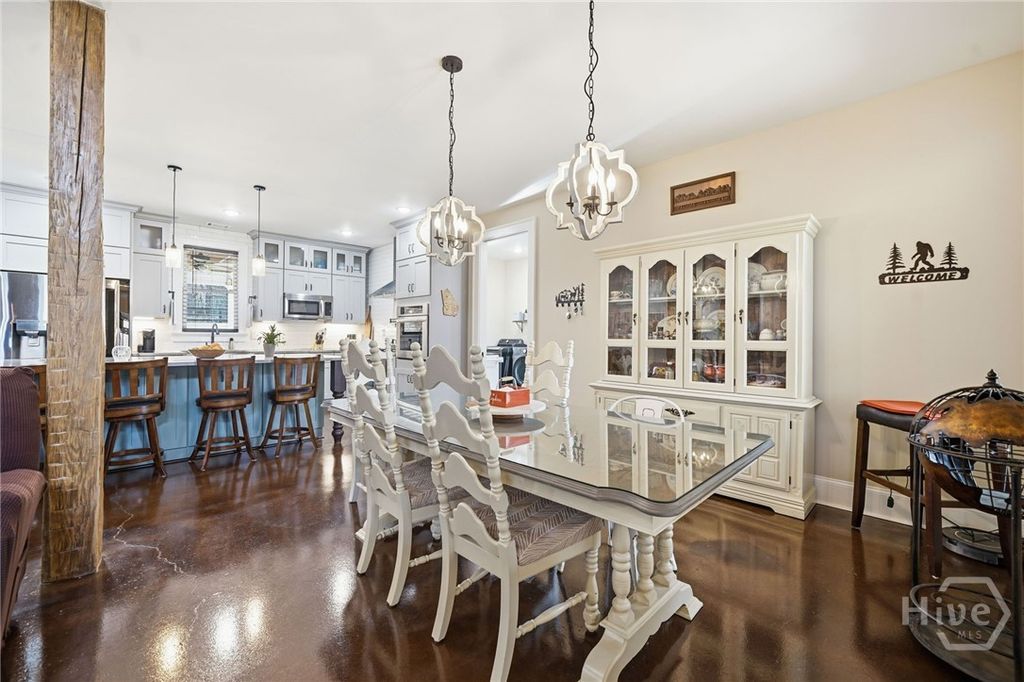 Image 16 of property listing at 864 Blackberry Trail, Ball Ground, GA 30107