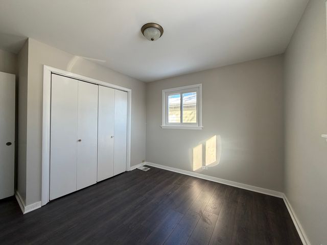 155 W Wayne Place, Wheeling, IL 60090