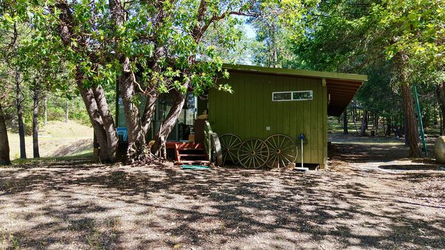 13007 Perry Road, Central Point, OR 97502