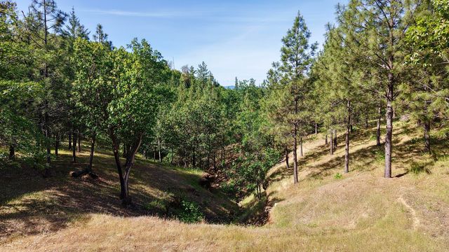 13007 Perry Road, Central Point, OR 97502