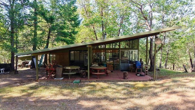 13007 Perry Road, Central Point, OR 97502