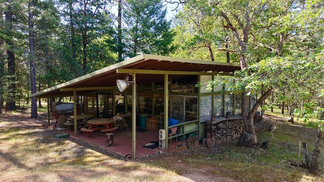 13007 Perry Road, Central Point, OR 97502