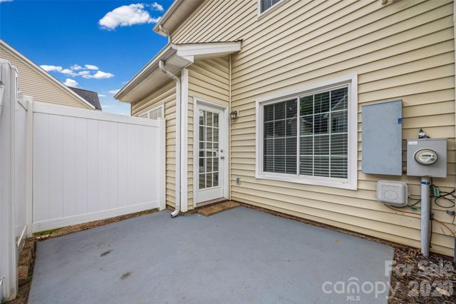 2113 Lennoxshire Square Court, Charlotte, NC 28210