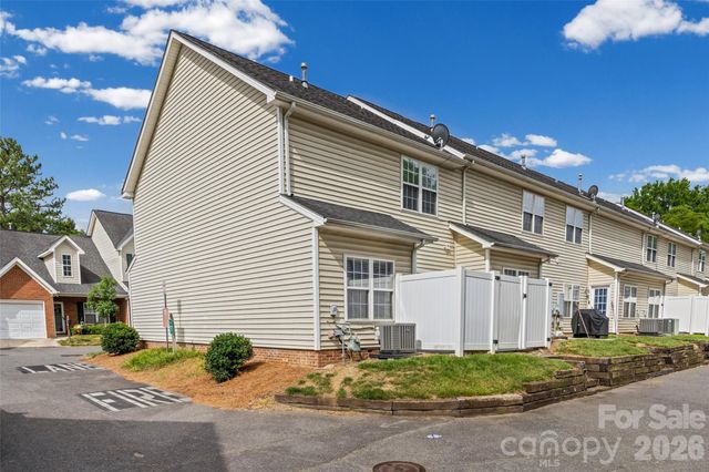 2113 Lennoxshire Square Court, Charlotte, NC 28210