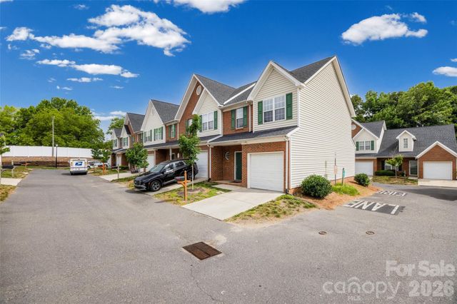 2113 Lennoxshire Square Court, Charlotte, NC 28210