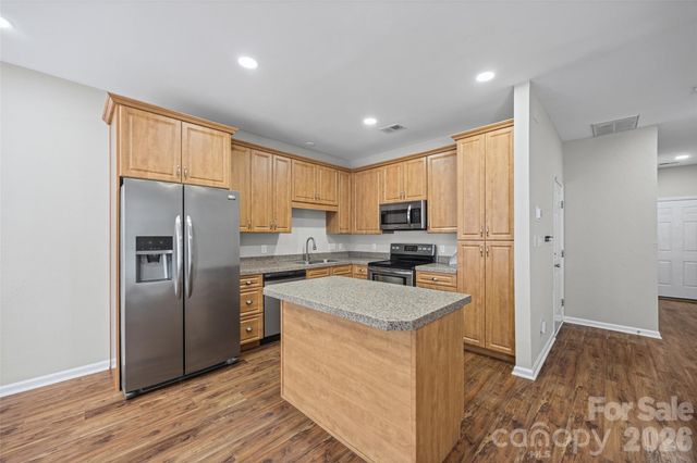 2113 Lennoxshire Square Court, Charlotte, NC 28210