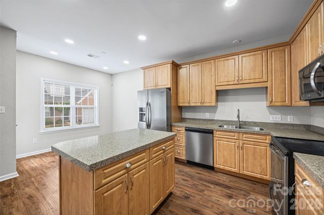 2113 Lennoxshire Square Court, Charlotte, NC 28210