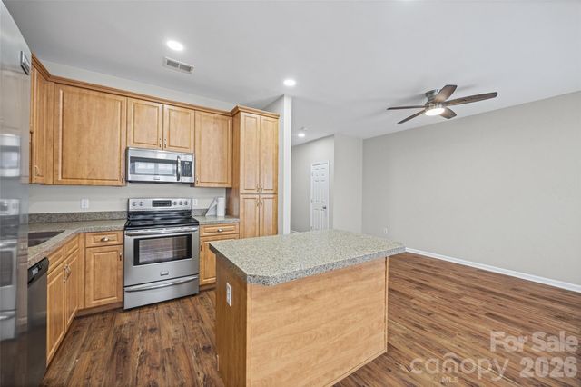 2113 Lennoxshire Square Court, Charlotte, NC 28210