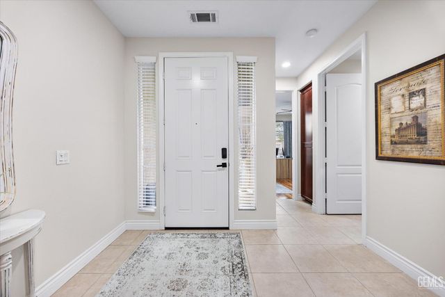 10105 Besancon Way, Bakersfield, CA 93306