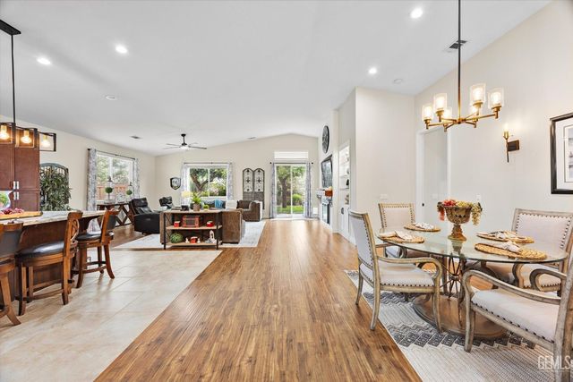 10105 Besancon Way, Bakersfield, CA 93306