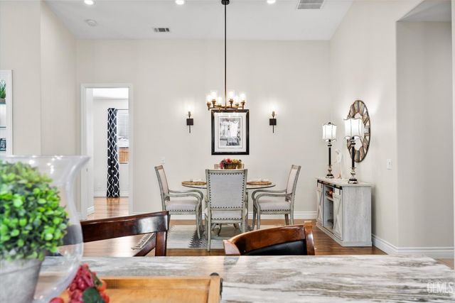 10105 Besancon Way, Bakersfield, CA 93306