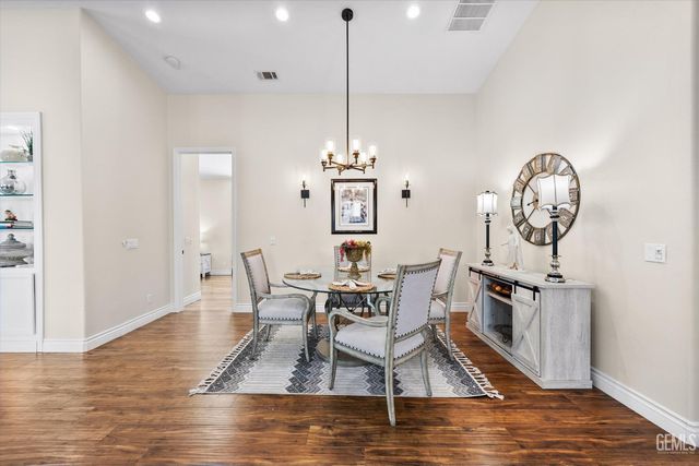 10105 Besancon Way, Bakersfield, CA 93306