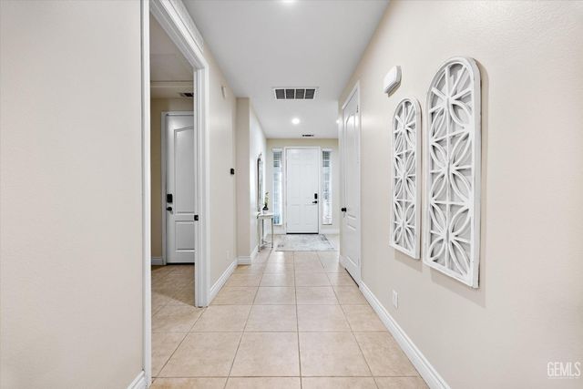 10105 Besancon Way, Bakersfield, CA 93306