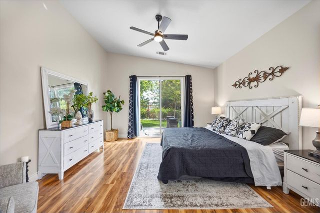 10105 Besancon Way, Bakersfield, CA 93306