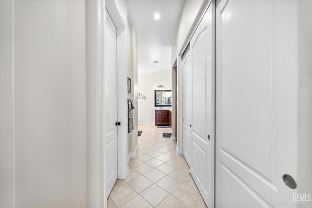 10105 Besancon Way, Bakersfield, CA 93306