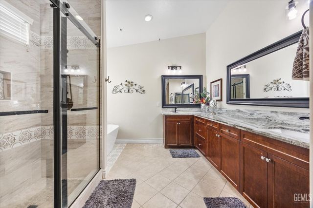 10105 Besancon Way, Bakersfield, CA 93306