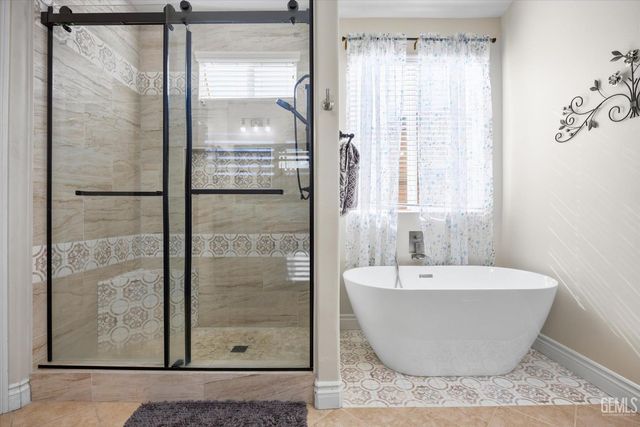 10105 Besancon Way, Bakersfield, CA 93306