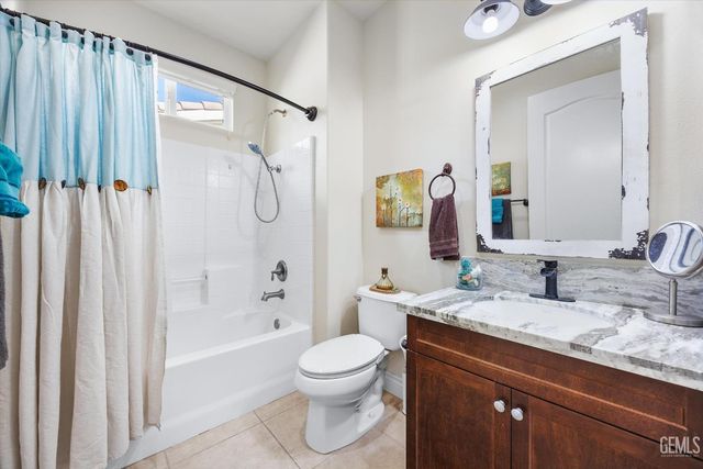 10105 Besancon Way, Bakersfield, CA 93306