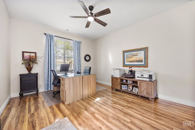 10105 Besancon Way, Bakersfield, CA 93306