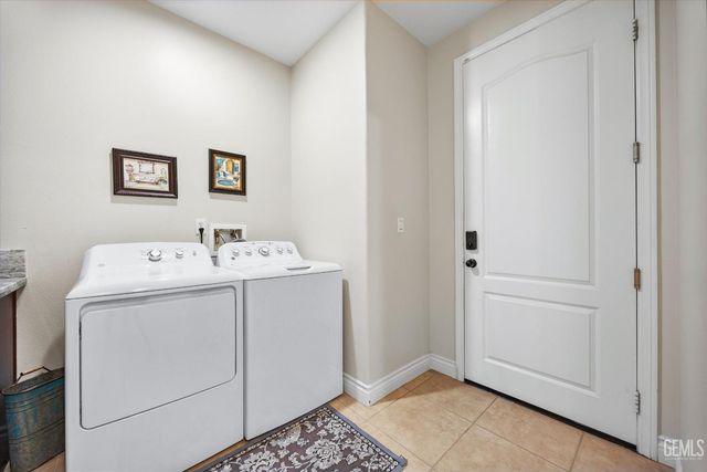 10105 Besancon Way, Bakersfield, CA 93306