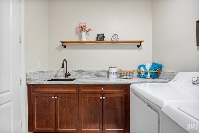 10105 Besancon Way, Bakersfield, CA 93306